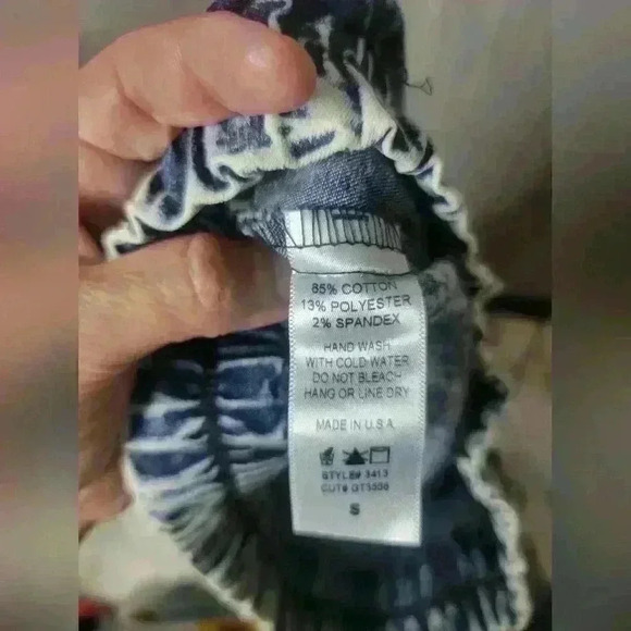 Acid Wash denim jogger with elastic waist band and drawl string. Size small - Picture 6 of 6